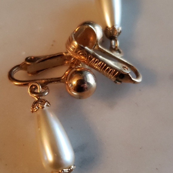 Vintage Sarah Coventry Pearl Drop Earrings - Picture 2 of 3